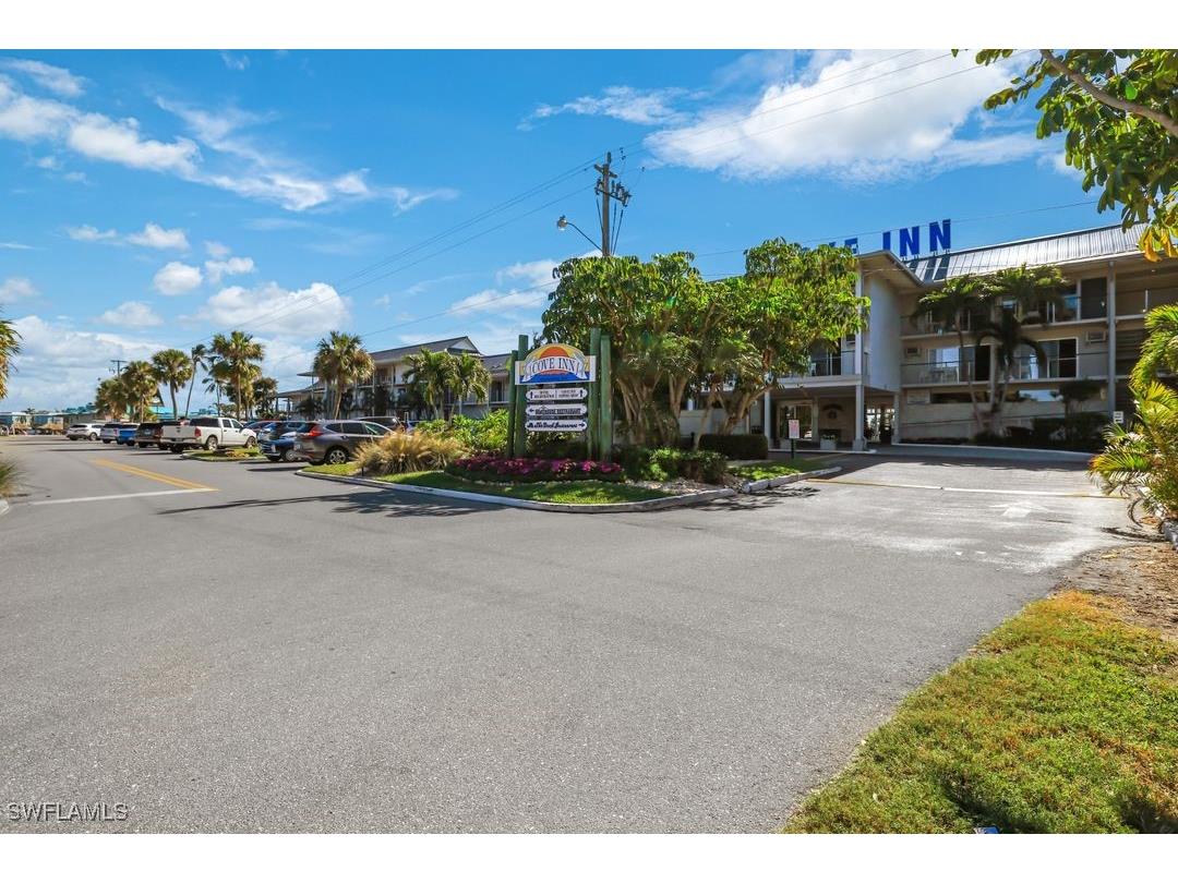 900 Broad Avenue S #137 Naples FL 34102 224097017 image1