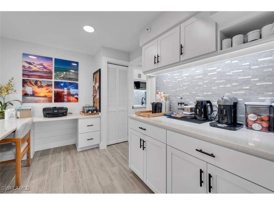 900 Broad Avenue S #2C Naples FL 34102 224086063 image1