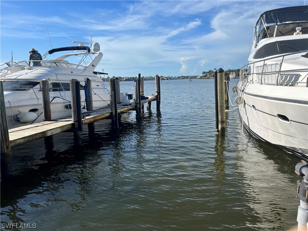 900 Broad Avenue S Naples FL 34102 223033012 image1