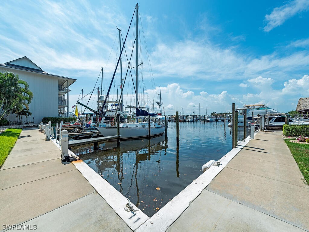 900 Broad Avenue S Naples FL 34102 223047630 image1