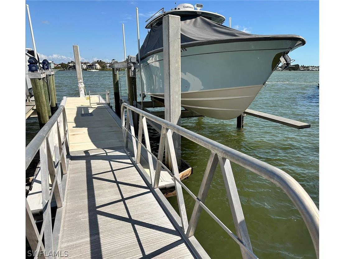 900 Broad Avenue S Naples FL 34102 226006858 image1