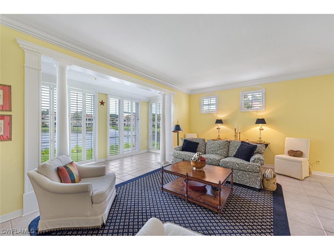 900 L'Ambiance Circle #106 Naples FL 34108 223032098 image1