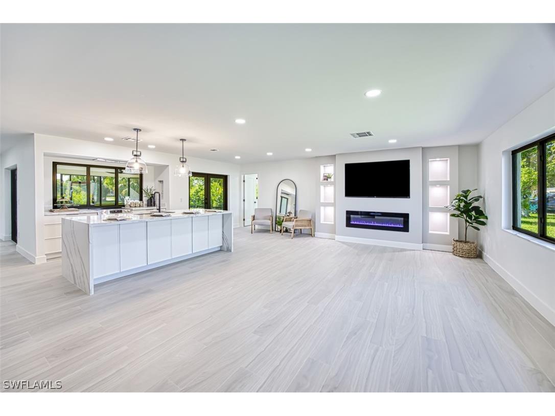 900 Roseate Drive Naples FL 34104 224056916 image1