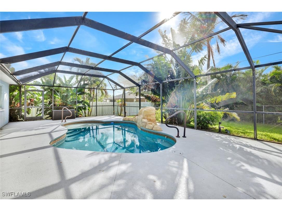 900 SW 28th Terrace Cape Coral FL 33914 224091100 image1