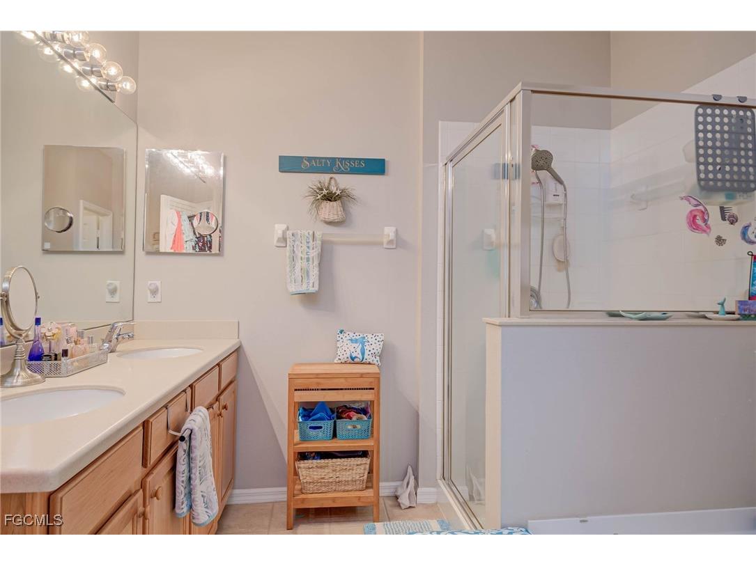 9005 Falcon Pointe Loop Fort Myers FL 33912 2025007311 image18