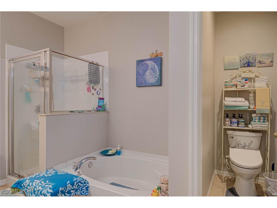 9005 Falcon Pointe Loop Fort Myers FL 33912 2025007311 image19