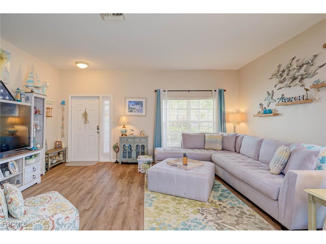 9005 Falcon Pointe Loop Fort Myers FL 33912 2025007311 image5