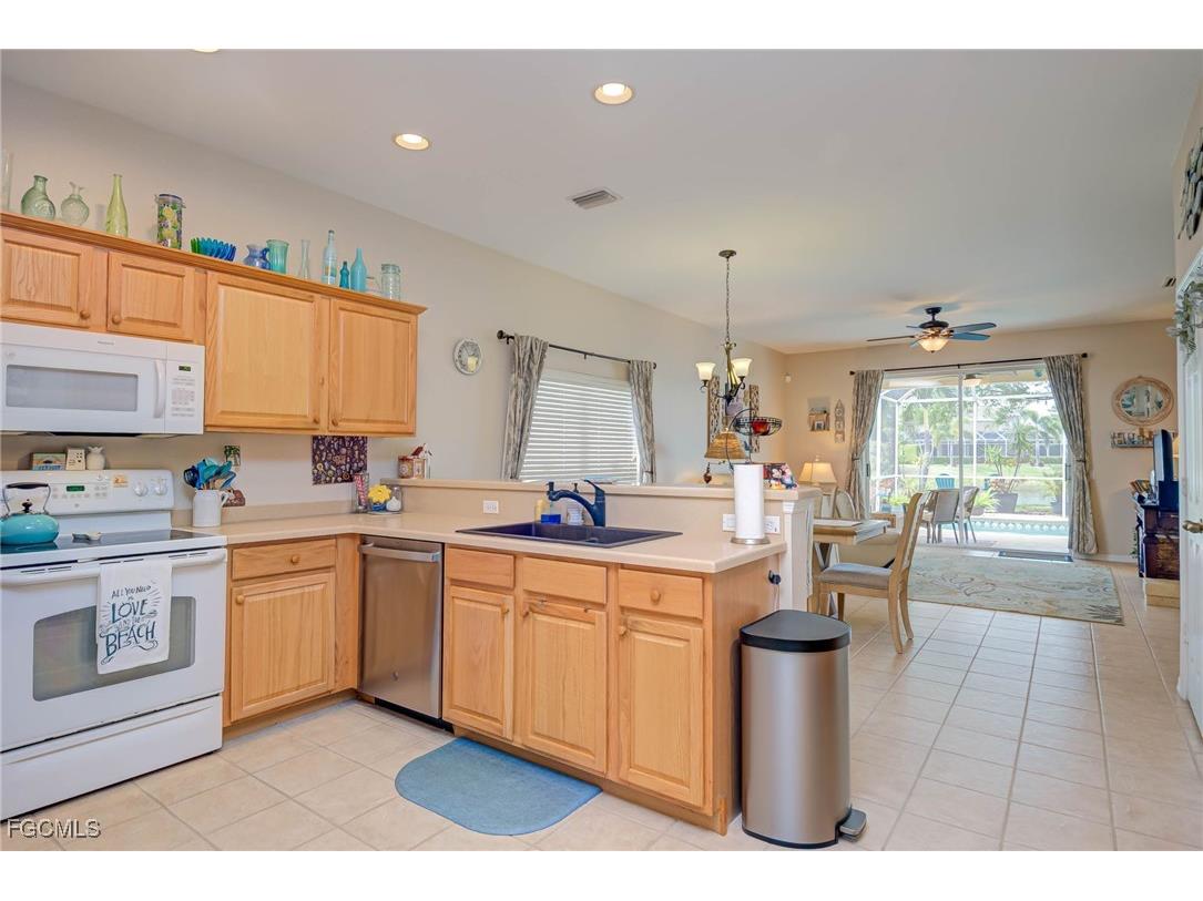 9005 Falcon Pointe Loop Fort Myers FL 33912 2025007311 image6