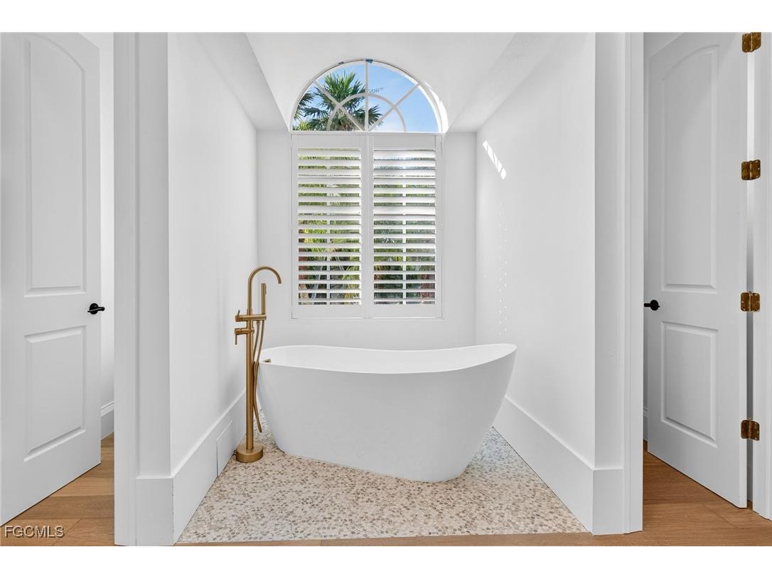 9008 Mockingbird Drive Sanibel FL 33957 2025026436 image17