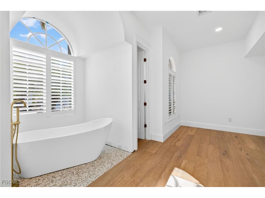 9008 Mockingbird Drive Sanibel FL 33957 2025026436 image18