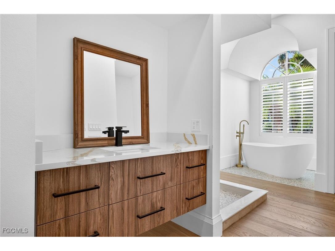 9008 Mockingbird Drive Sanibel FL 33957 2025026436 image21