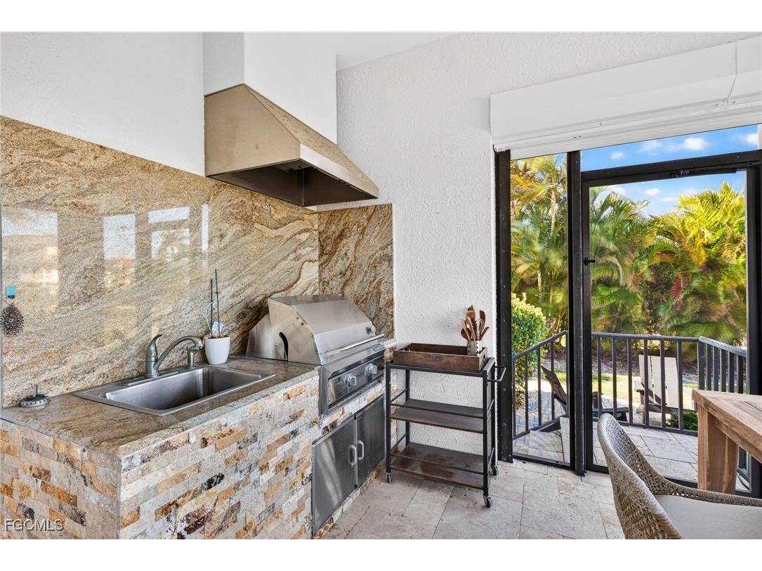 9008 Mockingbird Drive Sanibel FL 33957 2025026436 image33