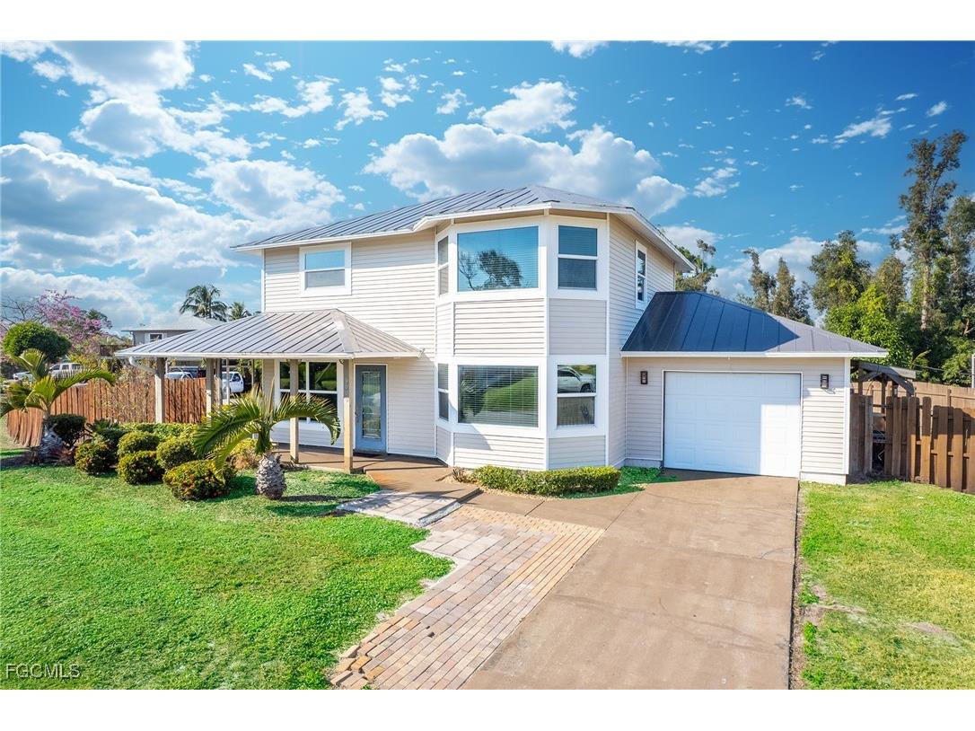 9009 Cypress Drive S Fort Myers FL 33967 2025014279 image1