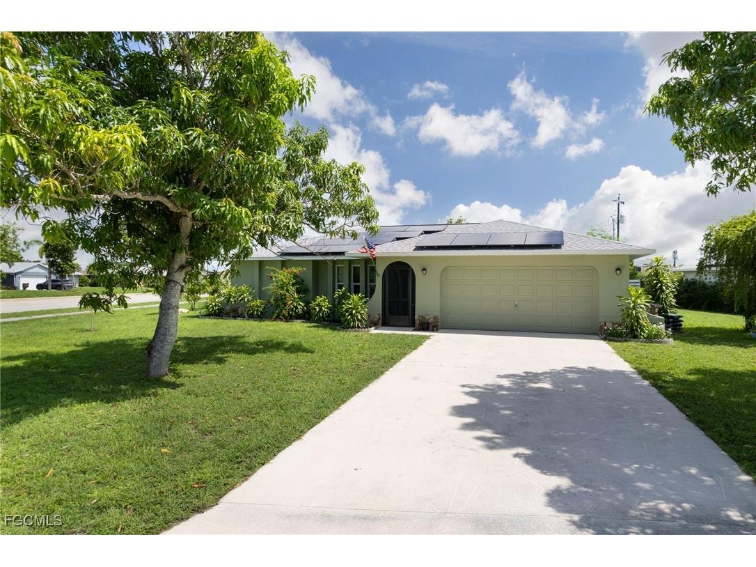 901 SE 23rd Terrace Cape Coral FL 33990 2025000459 image1