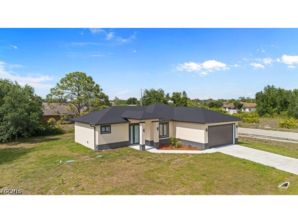 901 Sara Avenue N Lehigh Acres FL 33971 2026002991 image2