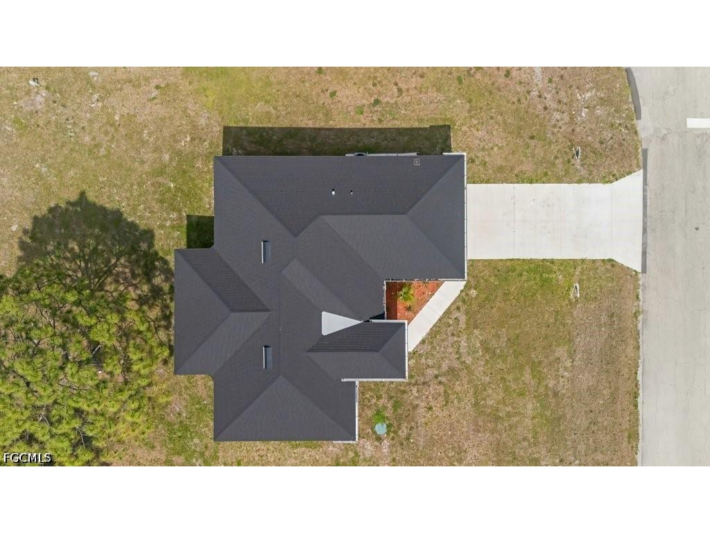 901 Sara Avenue N Lehigh Acres FL 33971 2026002991 image3
