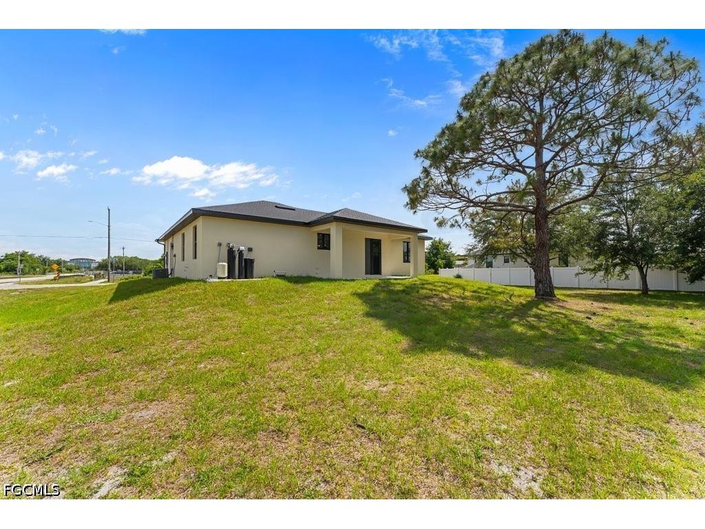 901 Sara Avenue N Lehigh Acres FL 33971 2026002991 image37