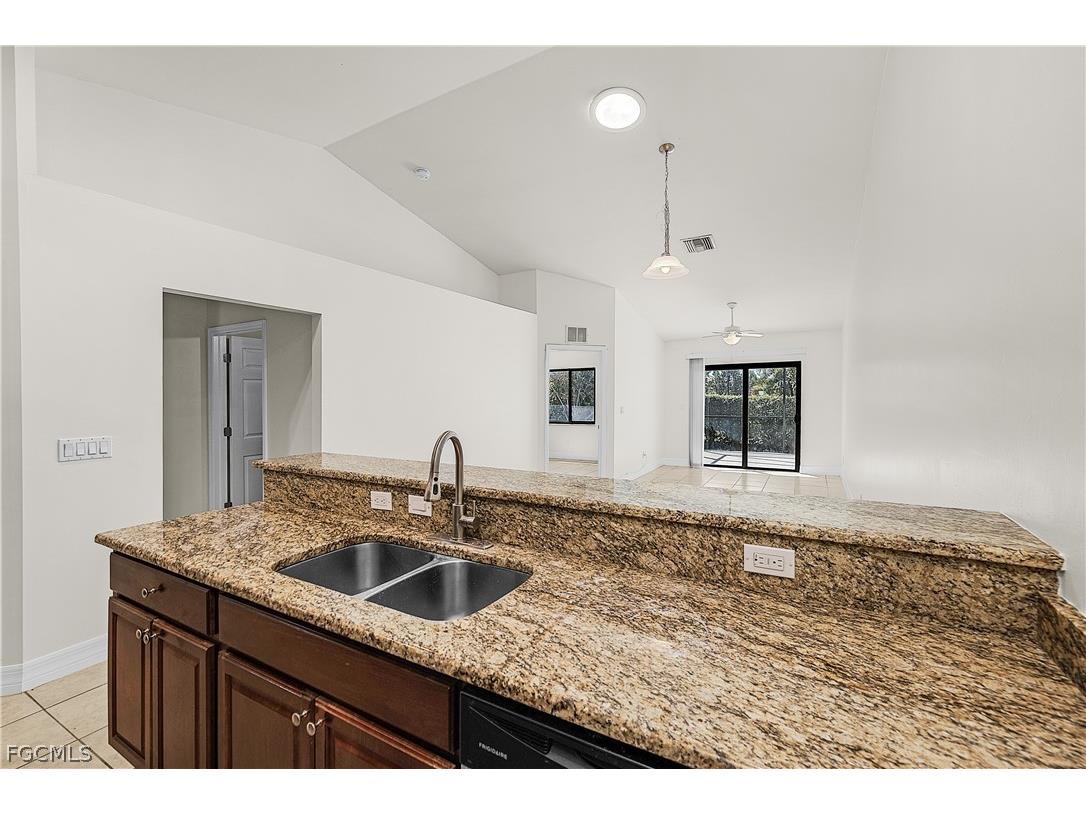 902 SW 39th Terrace Cape Coral FL 33914 2026013871 image10