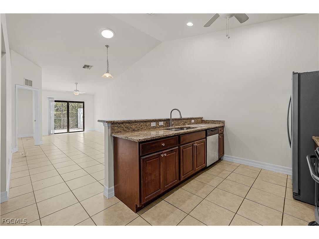 902 SW 39th Terrace Cape Coral FL 33914 2026013871 image7