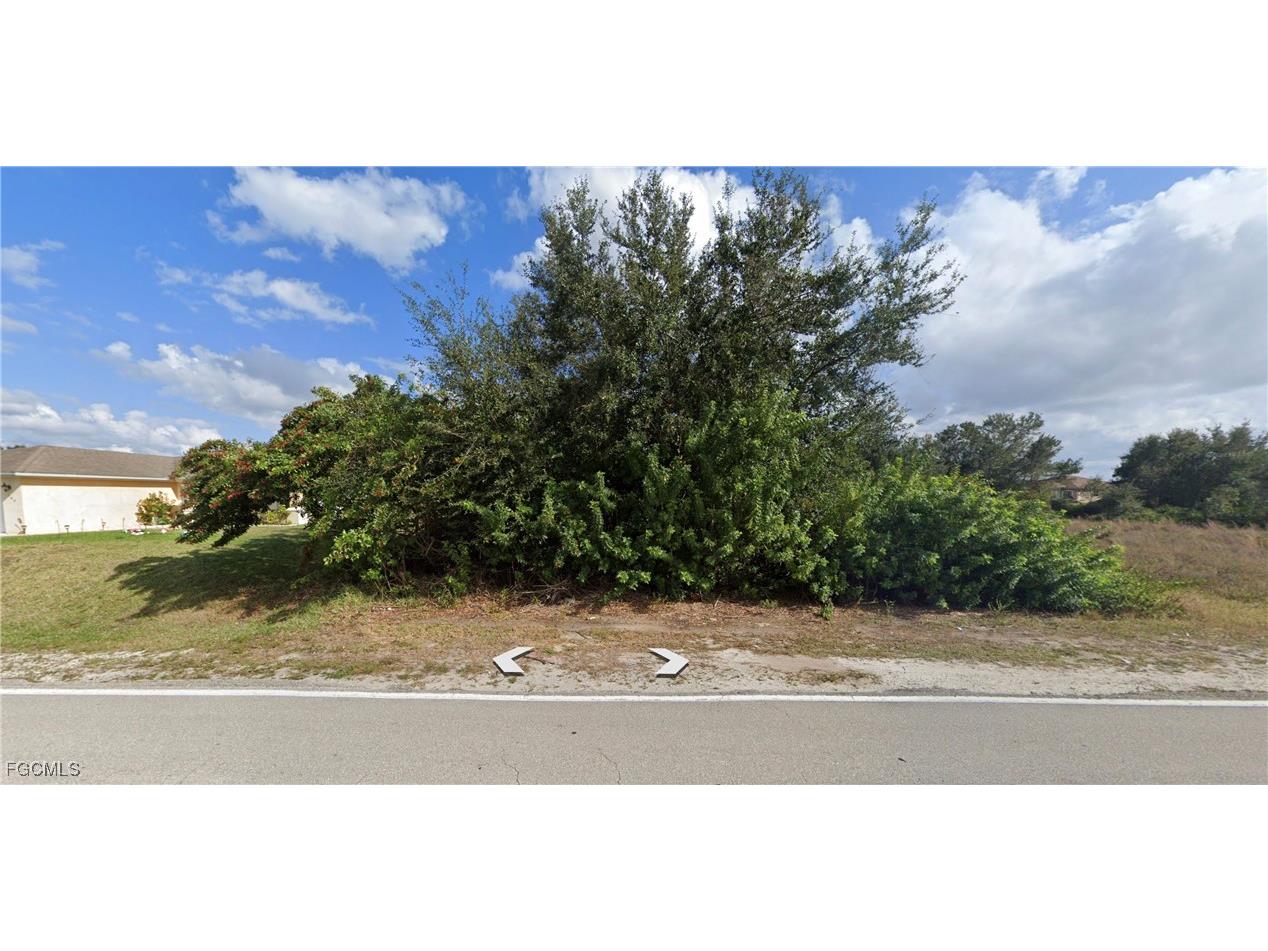 902 Sara Avenue N Lehigh Acres FL 33971 2026003282 image5