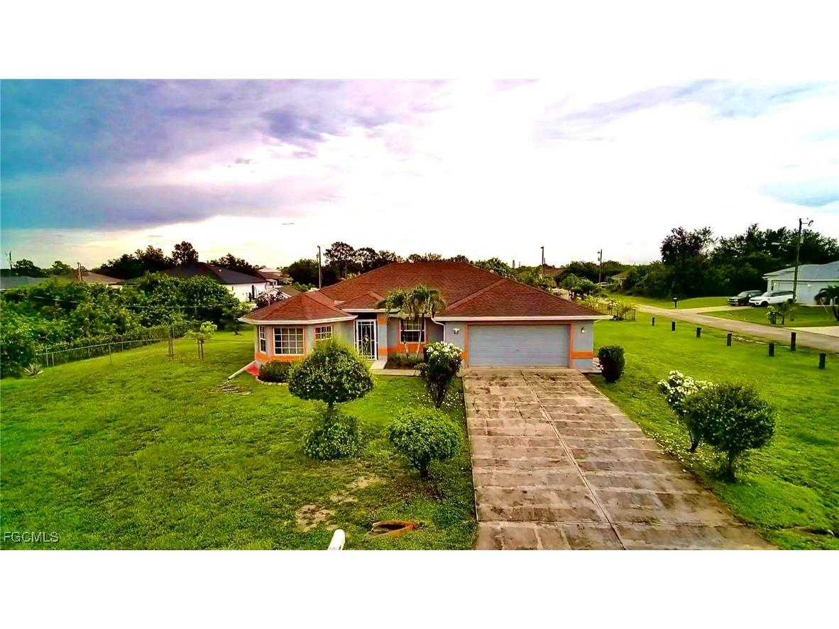 902 Susan Avenue N Lehigh Acres FL 33971 2025000463 image2