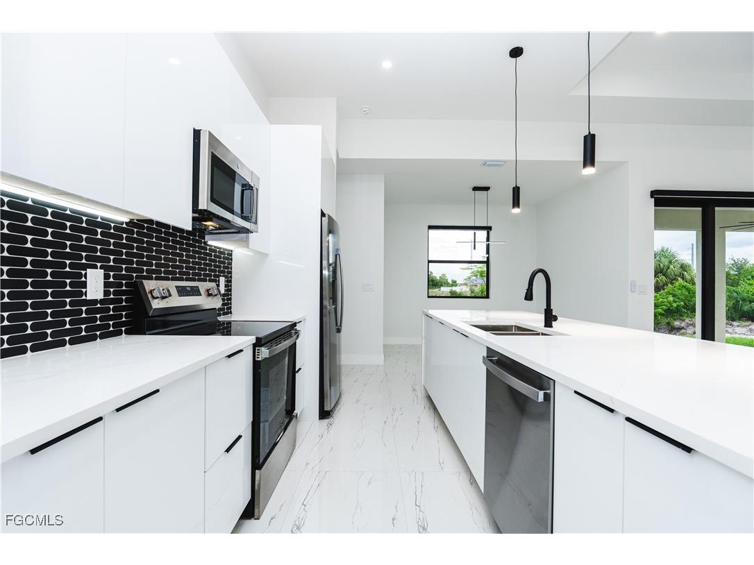 903 NE 23rd Street Cape Coral FL 33909 2025025468 image14