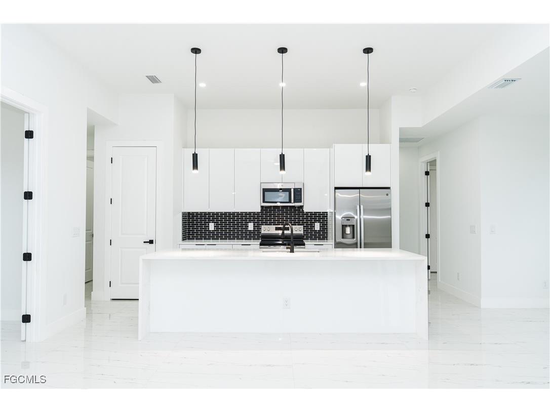 903 NE 23rd Street Cape Coral FL 33909 2025025468 image3