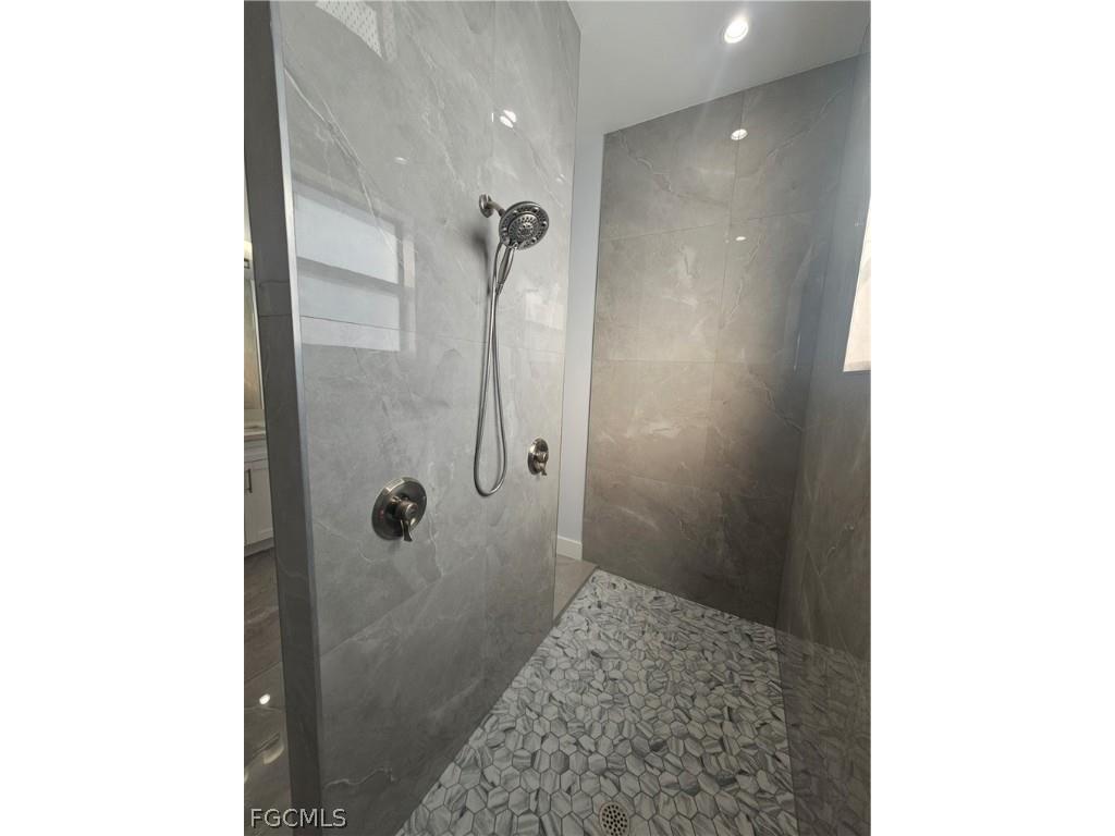 9037 Cypress Drive S Fort Myers FL 33967 2026006504 image15