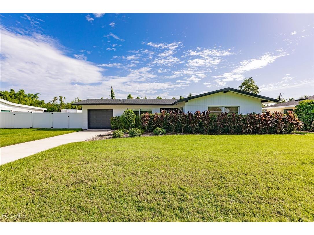 905 Dean Way Fort Myers FL 33919 2025024290 image1