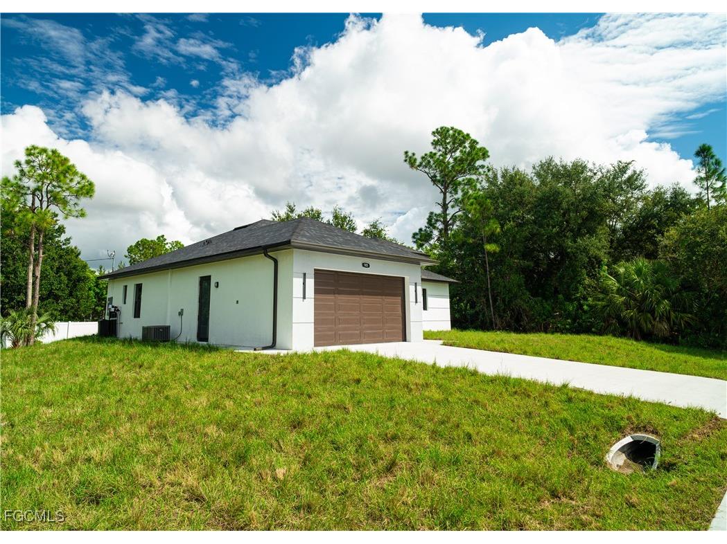 905 E 6th Street Lehigh Acres FL 33972 2025014237 image2