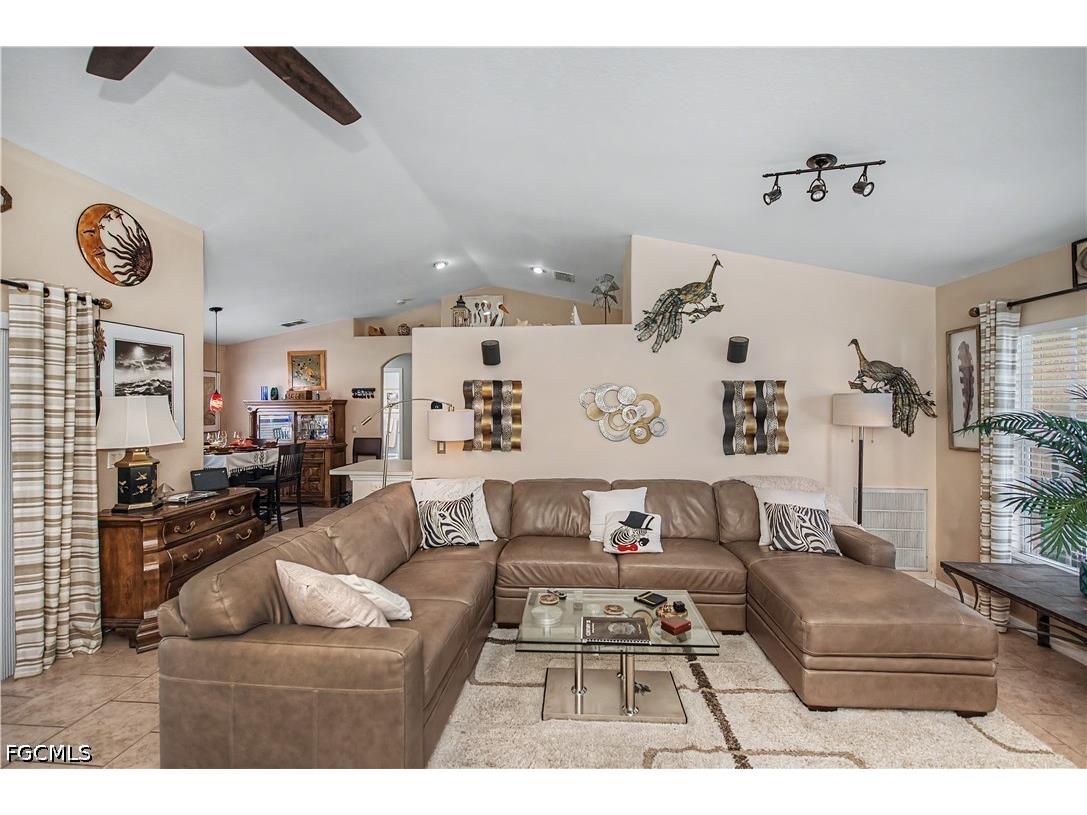 905 NE 17th Street Cape Coral FL 33909 2026026358 image3