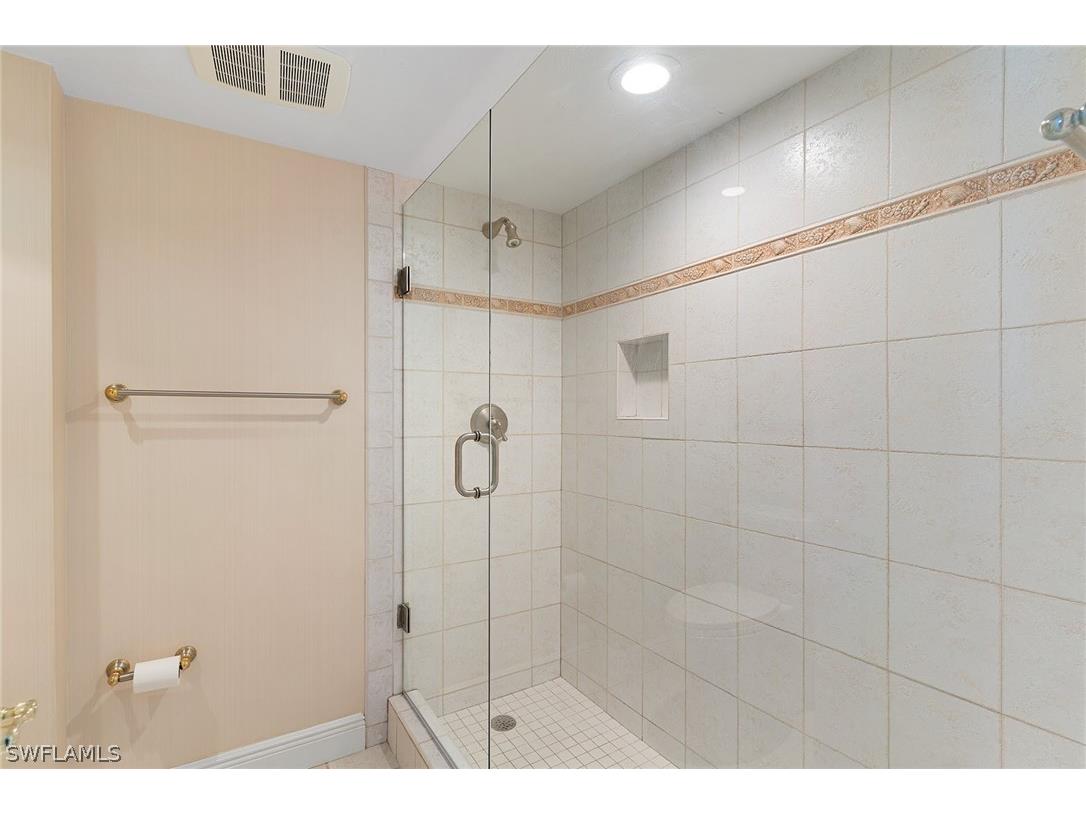 9051 Gulf Shore Drive #701 Naples FL 34108 226006997 image19