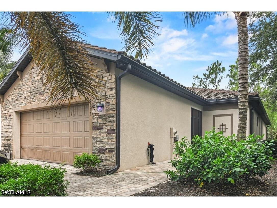 9052 Glenforest Drive Naples FL 34120 226022257 image1