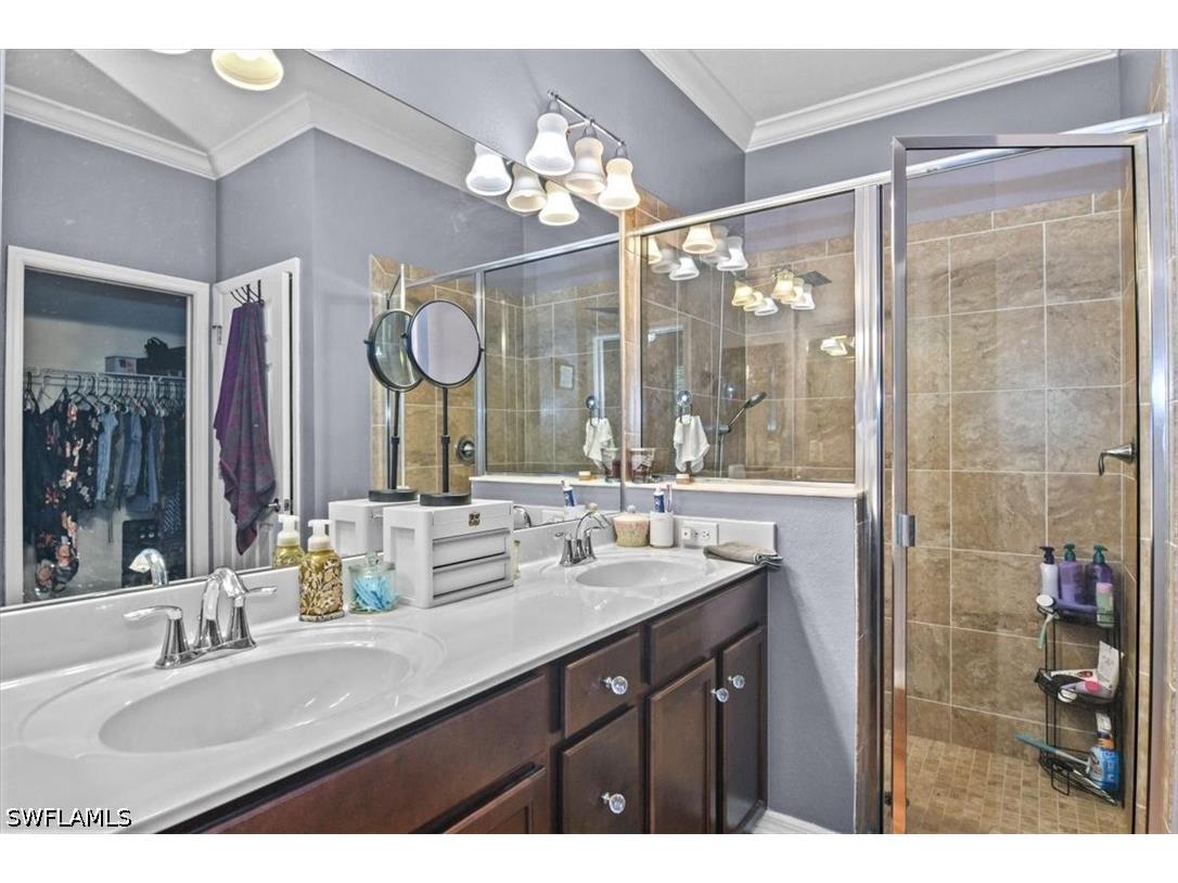 9052 Glenforest Drive Naples FL 34120 226022257 image8