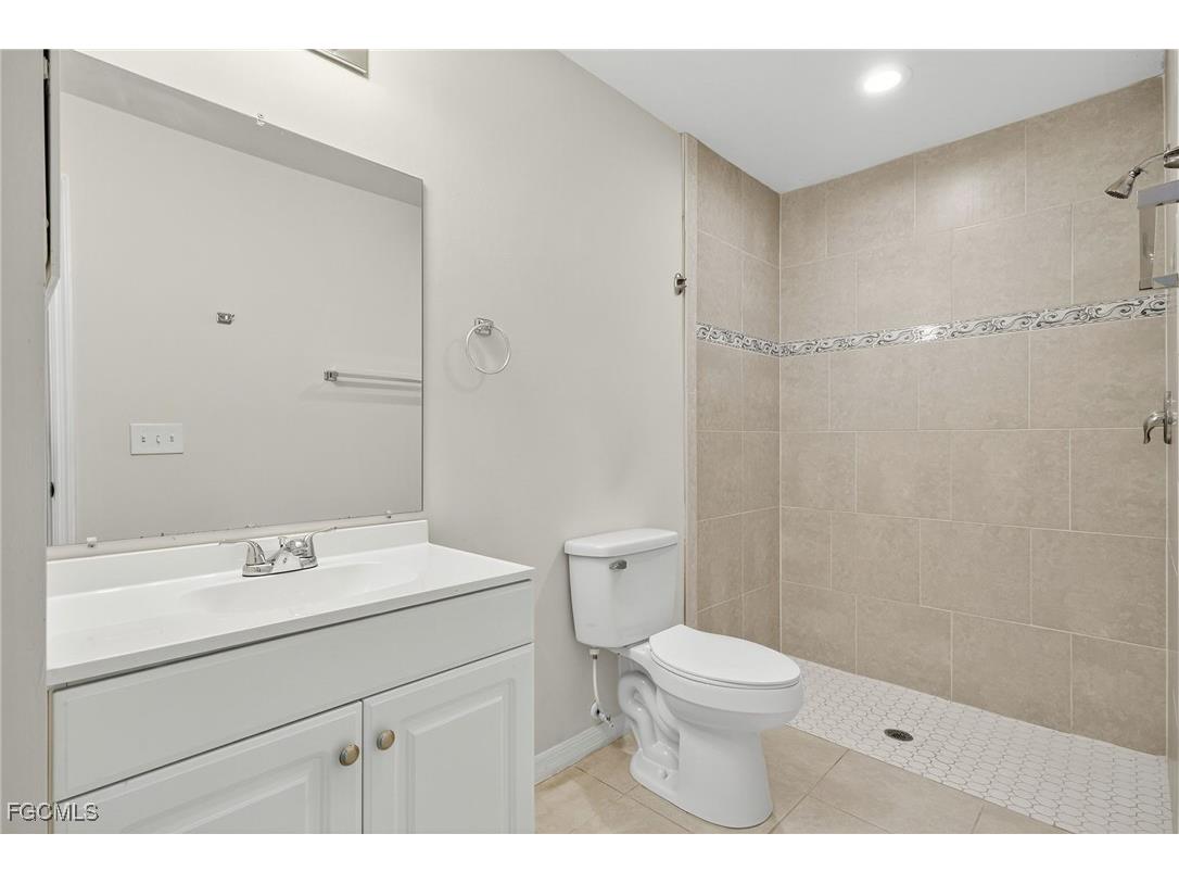 906/908 SE 6th Court Cape Coral FL 33990 2025008650 image10