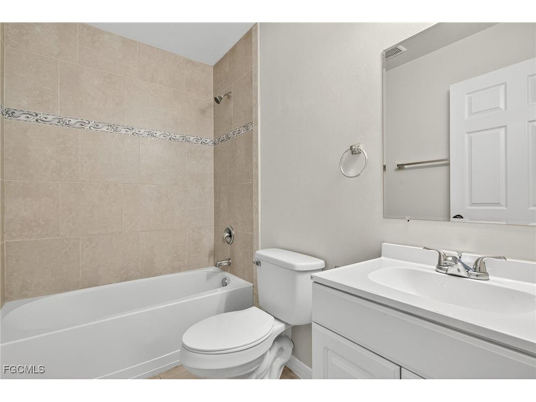 906/908 SE 6th Court Cape Coral FL 33990 2025008650 image15