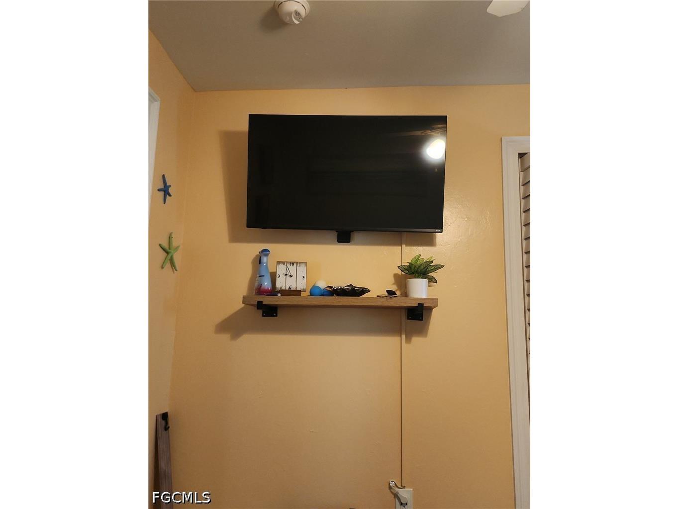 906 NE 2nd Avenue Cape Coral FL 33909 2026016899 image34