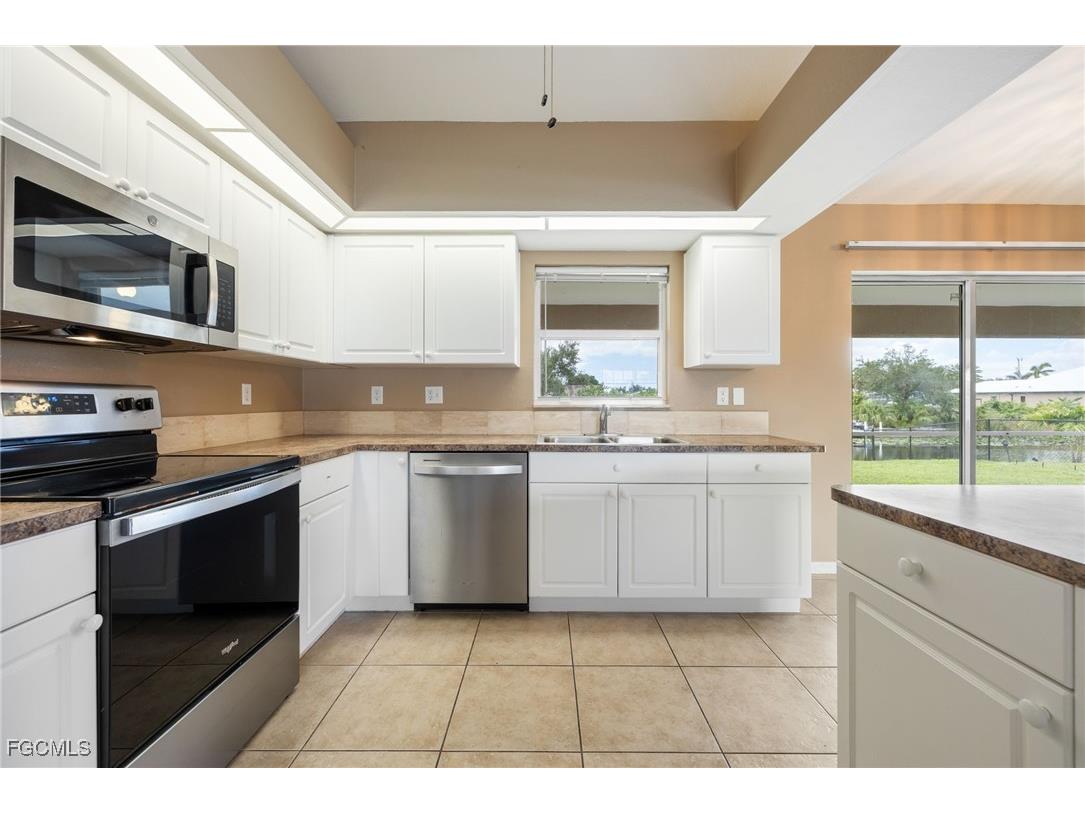 906 SW 11th Place Cape Coral FL 33991 2025010014 image2