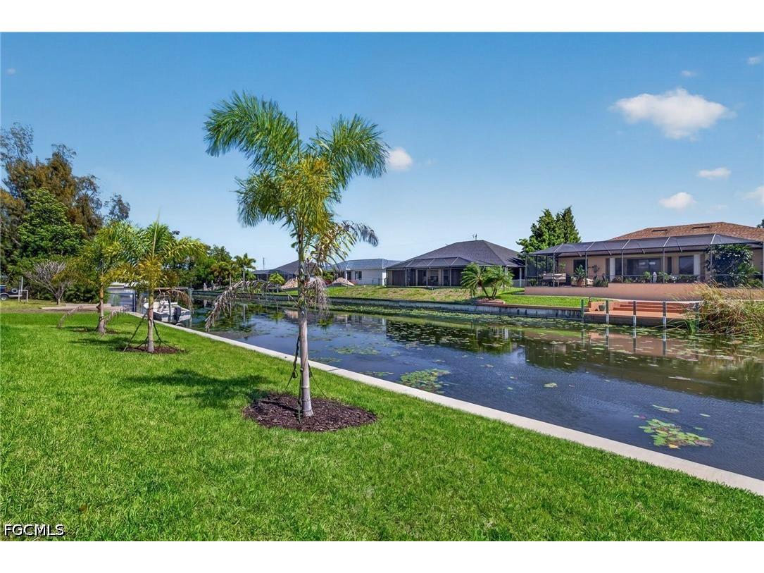 906 SW 12th Terrace Cape Coral FL 33991 2025026333 image7