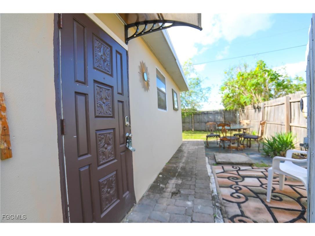 907 Laredo Avenue Lehigh Acres FL 33936 2025013731 image3