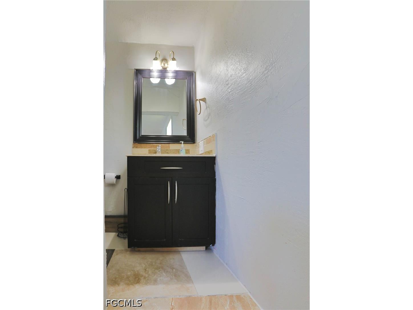907 Laredo Avenue Lehigh Acres FL 33936 2026017635 image8