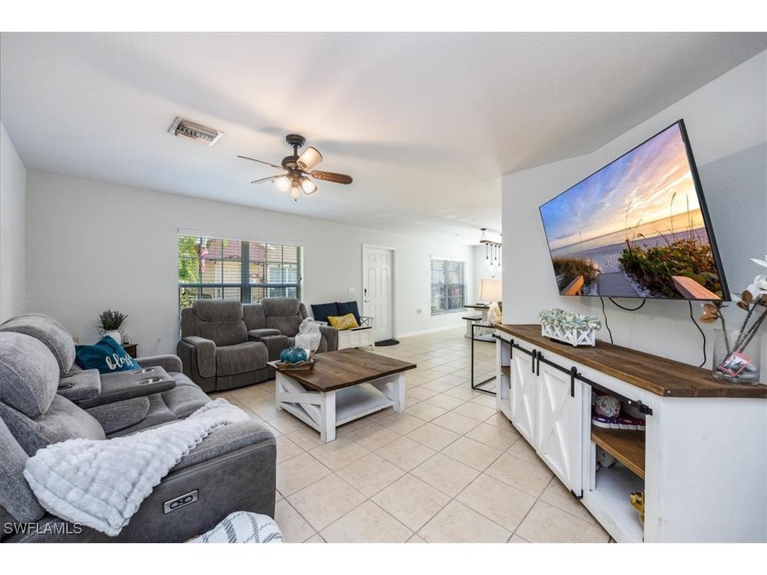 9072 Gervais Circle #307 Naples FL 34120 225027920 image1