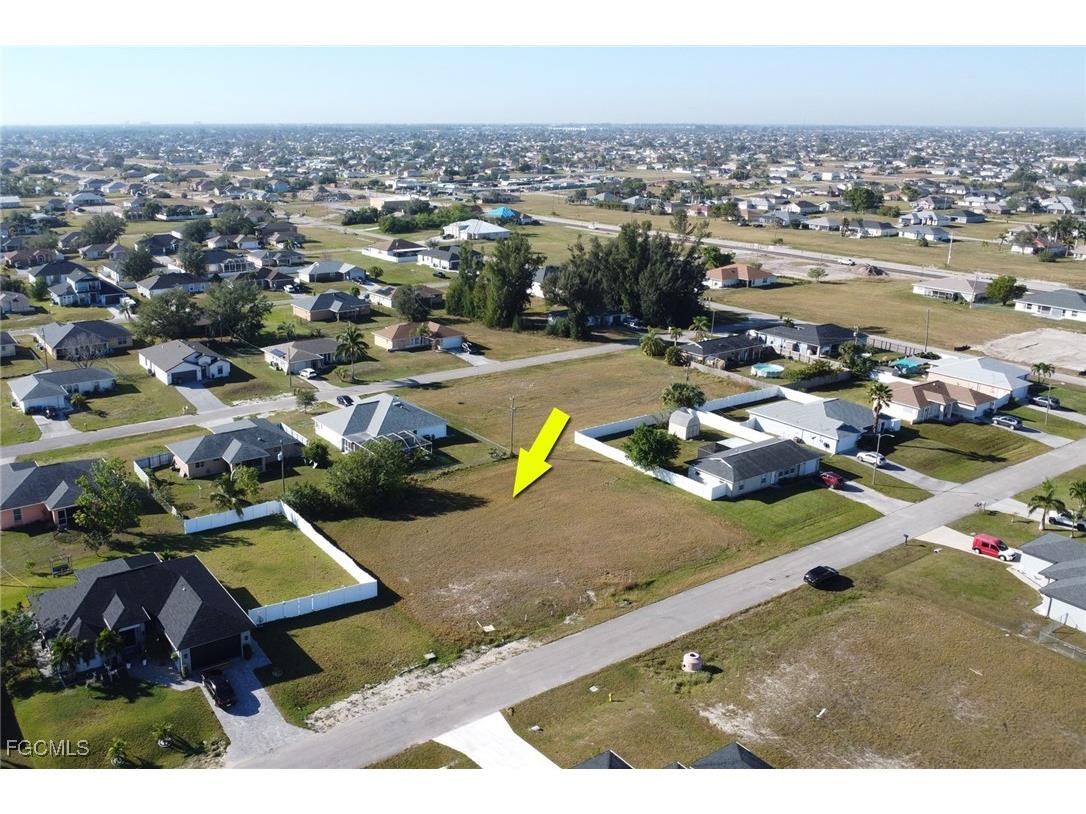908 NE 18th Terrace Cape Coral FL 33909 2025015242 image2