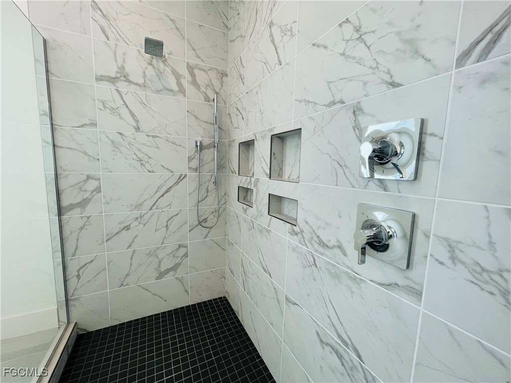 9080 Wisteria Way Naples FL 34114 2025008131 image11