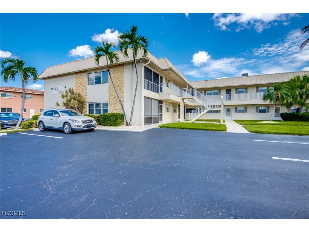 909 SE 46th Lane #202 Cape Coral FL 33904 2025003329 image1