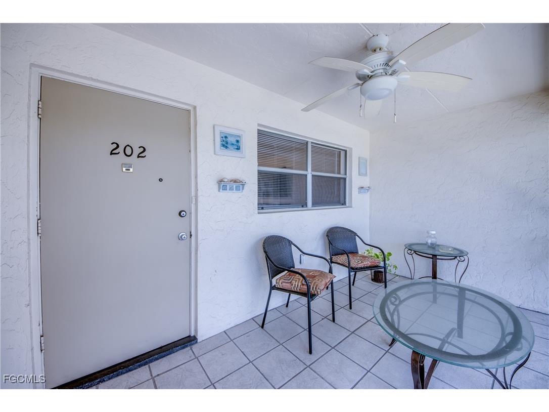 909 SE 46th Lane #202 Cape Coral FL 33904 2025003329 image5