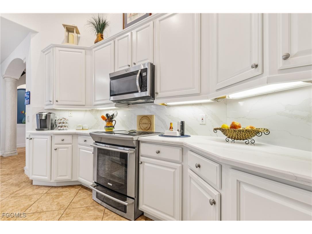 909 SW 22nd Terrace Cape Coral FL 33991 2025024621 image14