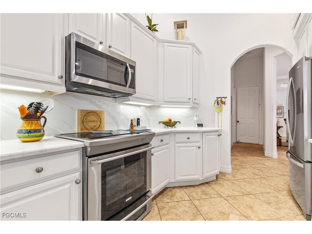 909 SW 22nd Terrace Cape Coral FL 33991 2025024621 image16