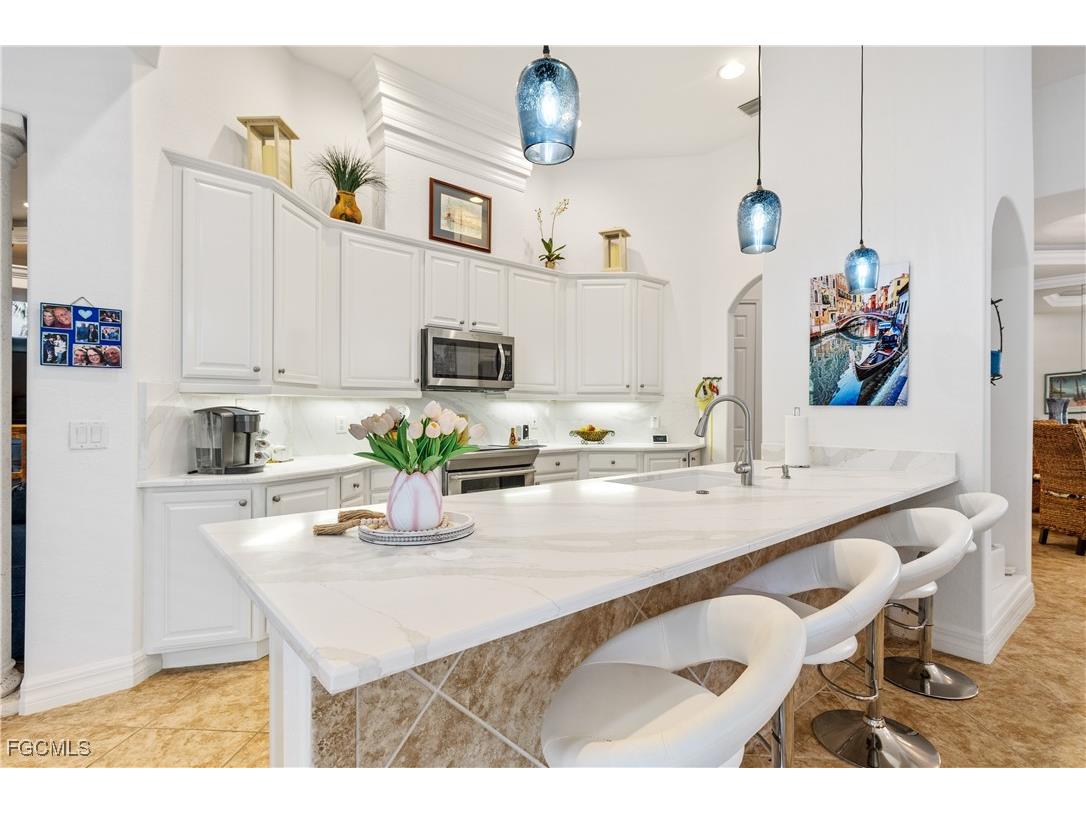 909 SW 22nd Terrace Cape Coral FL 33991 2025024621 image17