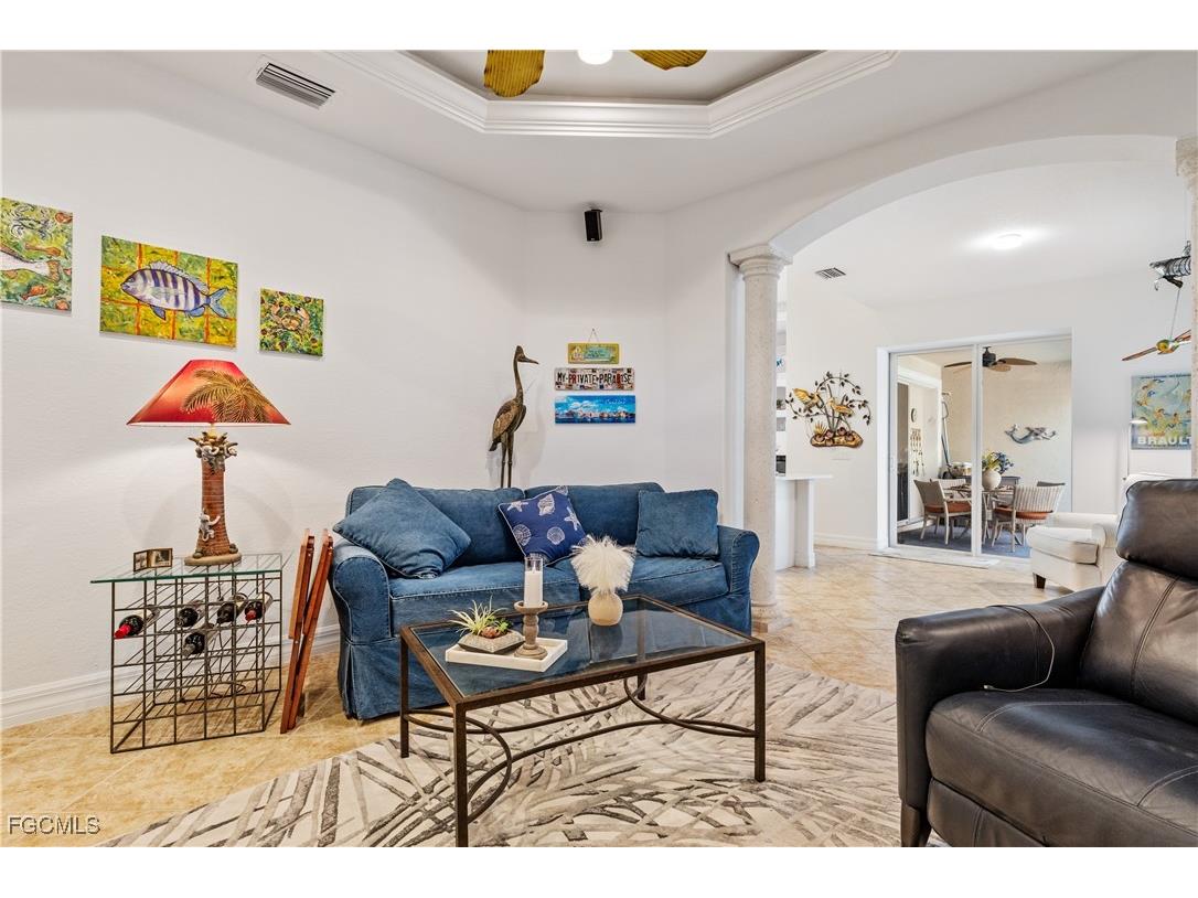 909 SW 22nd Terrace Cape Coral FL 33991 2025024621 image21